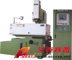 本機采用高級米漢納鑄鐵，材質(zhì)優(yōu)良、剛性佳、穩(wěn)定性高